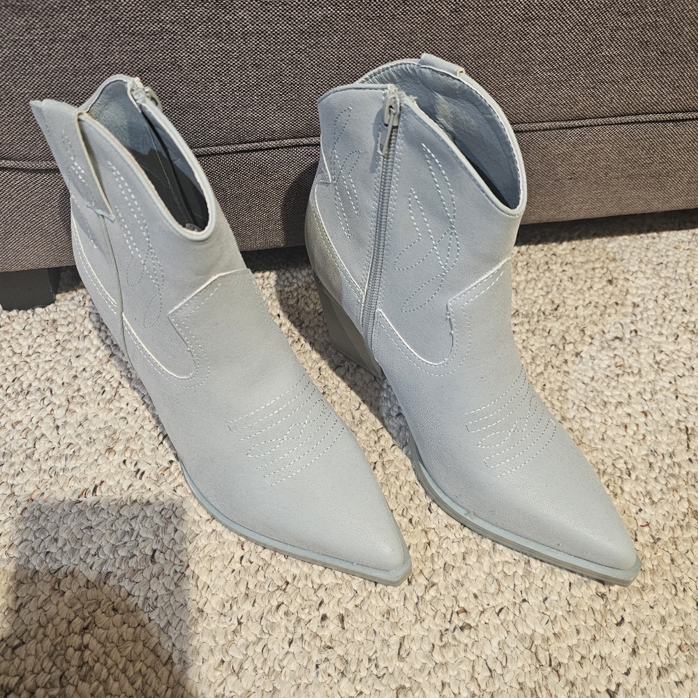 Altar'd State Women's Light Baby Blue Ankle Cowboy Boots - size 7.5